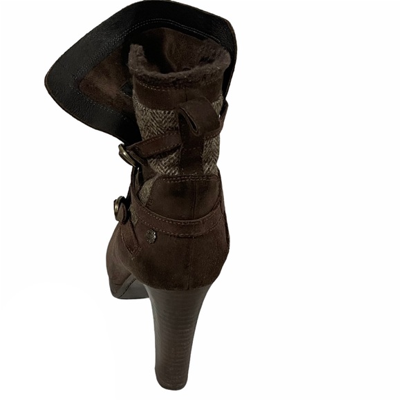 UGG leather suede buckle heels booties boots 7W - Picture 3 of 9